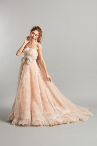 ピンクカラードレス