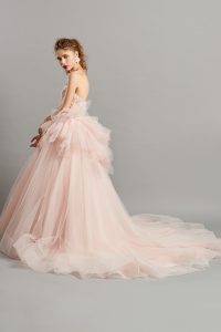 ペールピンクカラードレス
